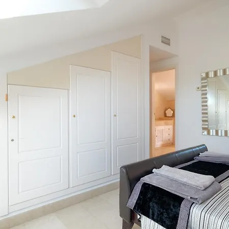 4 Bedroom In Noray, San Pedro アパート