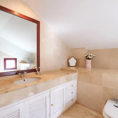 4 Bedroom In Noray, San Pedro アパート マルベーリャ
